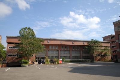 校前廣場.jpg