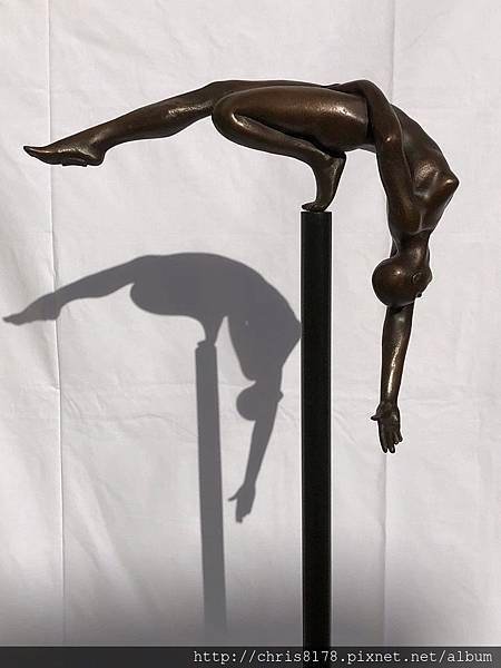 11466_Jose Manuel Belmonte_20181146602_水平平衡3_Equilibrio Horizontal 3_銅雕+鋼底座 bronze on corten steel base_12x45x146cm_#7 共50版_sm_2015.jpeg