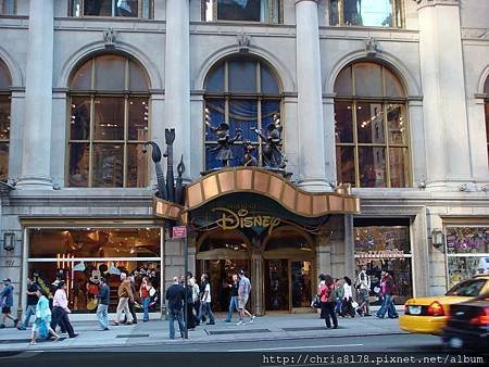 IMG_DisneyStore_NYC.jpg