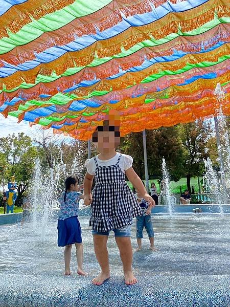 彰化埔鹽熱門親子景點，長頸鹿休閒農場，手搖船、沙坑、挖土機、