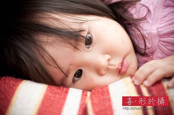 『沙發上的可愛小三』兒童寫真_019.jpg