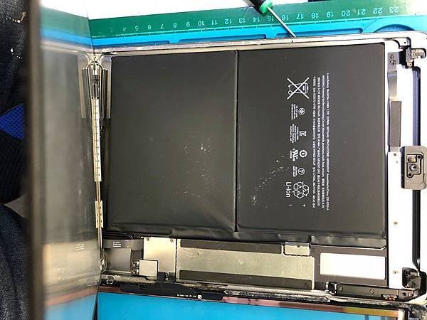35971738_2303495429679280_6811152939806097408_n.jpg