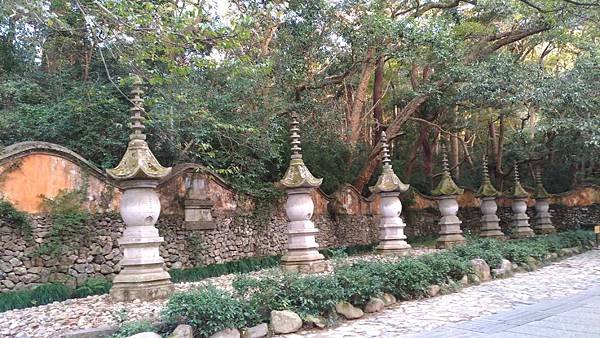 國清寺前七佛塔.jpg