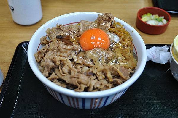 牛丼飯加雞蛋