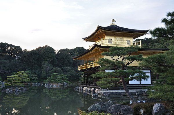 別的角度的金閣寺