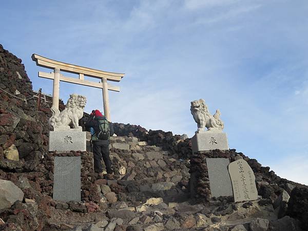 【日本爬山】一家四口初次攻頂富士山成功