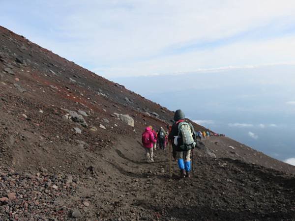 【日本爬山】一家四口初次攻頂富士山成功