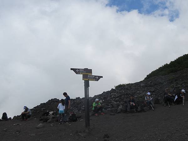 【日本爬山】一家四口初次攻頂富士山成功