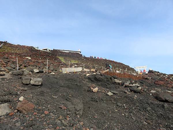 【日本爬山】一家四口初次攻頂富士山成功