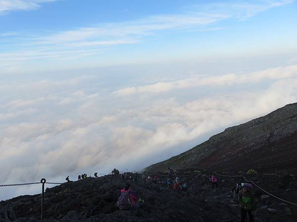 【日本爬山】一家四口初次攻頂富士山成功