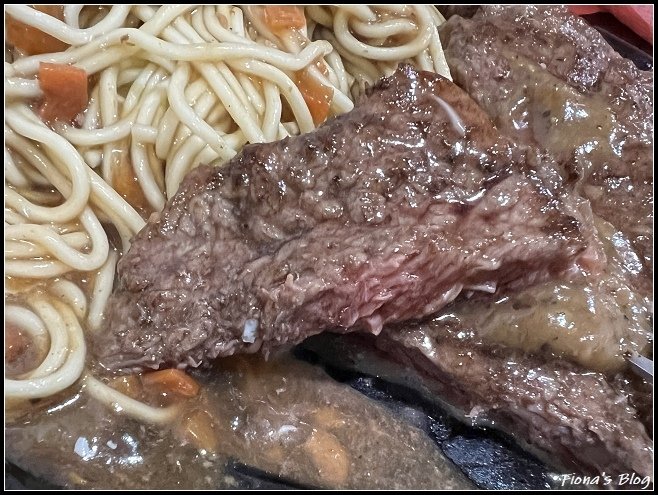 新北土城 ღ 清水牛排館｜在地老店 生意很好 店家態度好 鐵