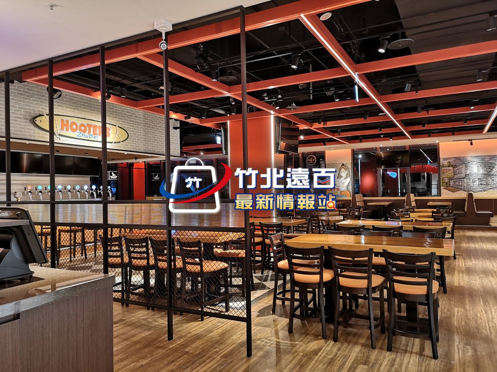 4-HOOTERS-(5).jpg