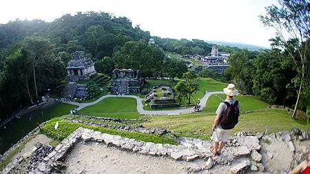 站在Temple of the Cross上往下照