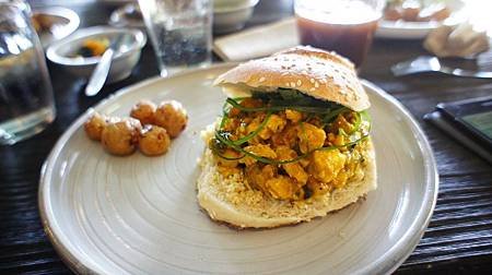 Moyuelo餐廳, Pollo curry口味的cemita $76, 好吃