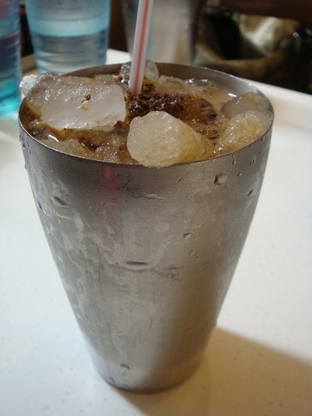 雪克杯裝的凍咖啡