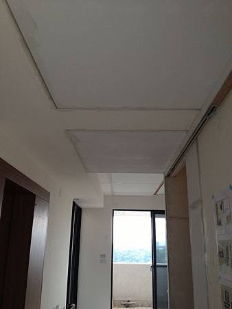 層就監工日誌-油漆批AB膠