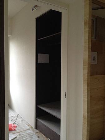 登陽中山苑系統櫃組裝 (4).JPG