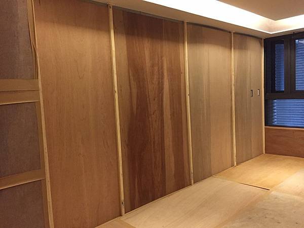 電梯口及牆面防護完成 (1).jpg