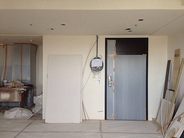 登陽廊香 玄關空間天花板底漆施工完成 待二次施工.jpg