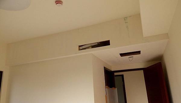 惠宇新觀 主臥室進行批土批AB膠工程.jpg