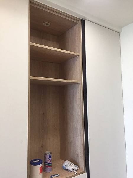 惠宇新觀 玄關收納系統櫃自主檢查工作.jpg