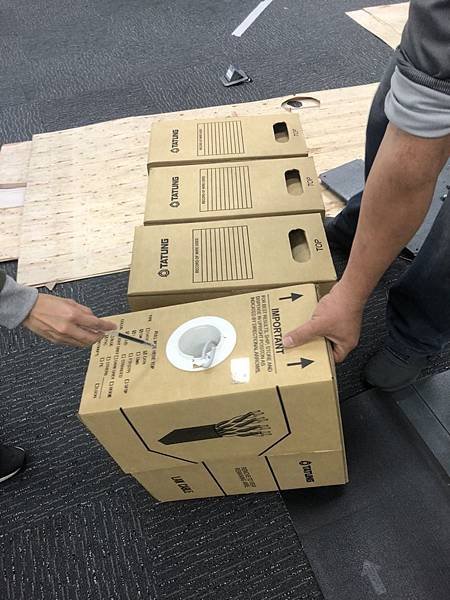 台中辦公室 水電拉線材料 (1).jpg