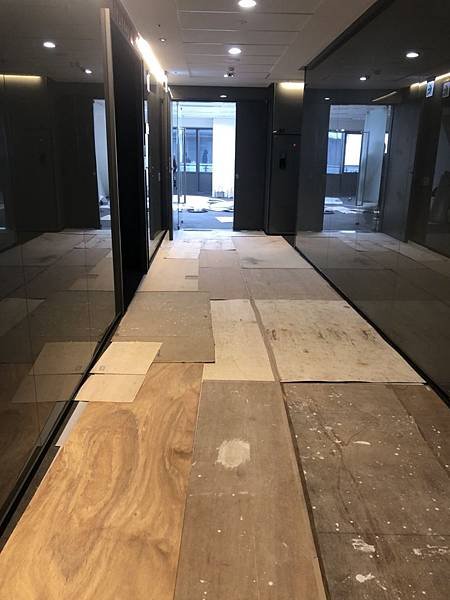 台中辦公室 梯間防護施工紀錄 (3).jpg