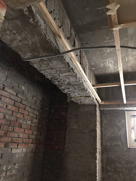 民權路老屋翻新 主臥浴廁原有天花板拆除 (1).jpg