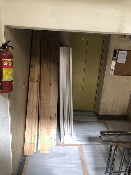 民權路舊屋翻新 木工材料進場完成.jpg