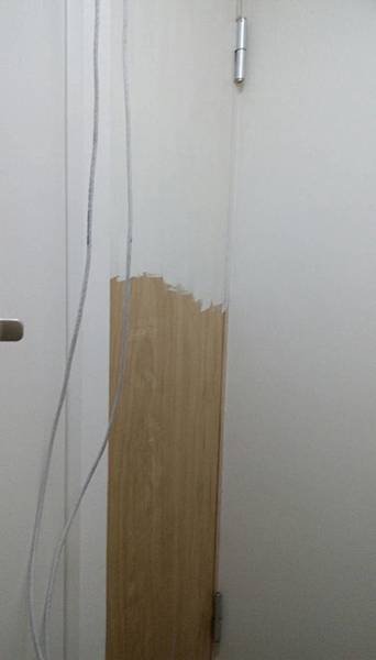 廚房上方油漆修補.jpg