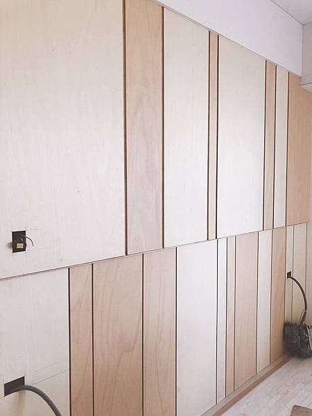 惠宇禮仁住宅設計 主臥室床頭背牆木作結構施工完成.jpg