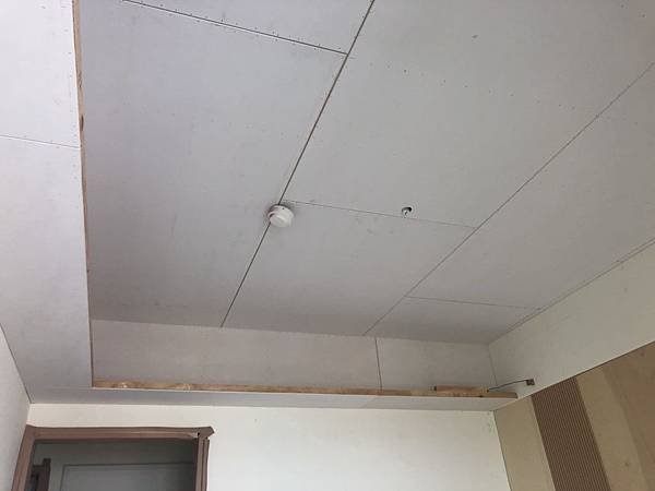 惠宇禮仁住宅設計 次臥室空間天花板封板完成.jpg