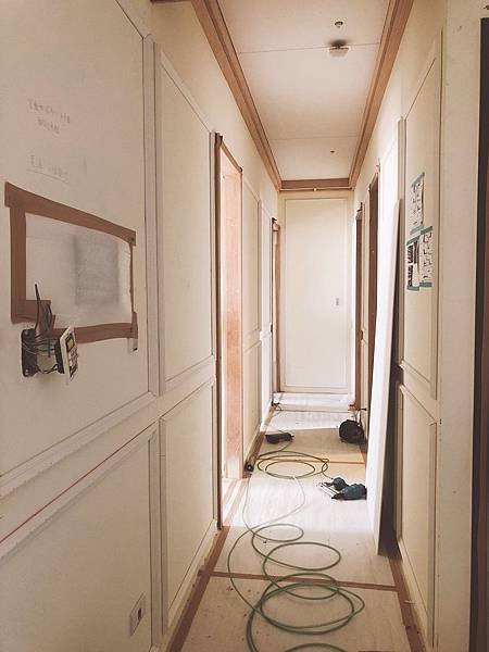 惠宇禮仁住宅設計 走道空間壁面線板施工紀錄.jpg