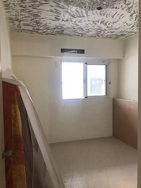 民權路舊屋翻新 次臥室空間天花板油漆施工完成.jpg