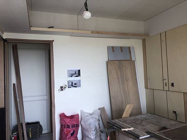 惠宇禮仁住宅設計  主臥室空間天花板封板完成.jpg