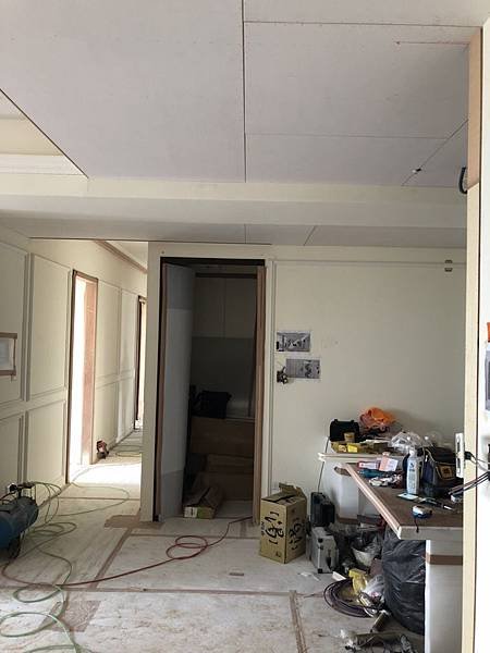 惠宇禮仁住宅設計 餐廳空間天花板木作封板施工完成.jpg