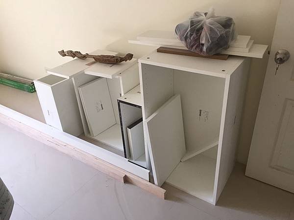 民權路舊屋翻新 臥室空間系統櫃安裝施工中.jpg