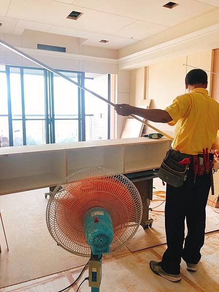 惠宇禮仁住宅設計 木作次臥室臥榻櫃施工中 (2).jpg