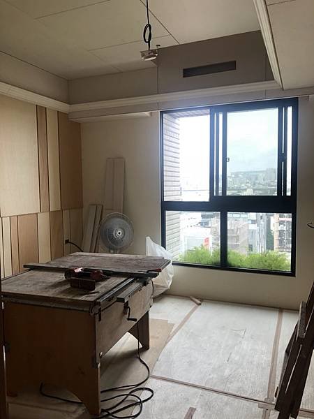 惠宇禮仁住宅設計 主臥室天花板線板施工完成.jpg