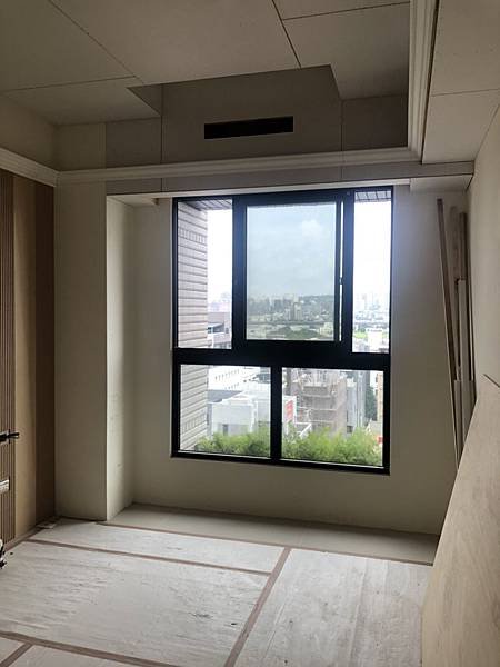 惠宇禮仁住宅設計 次臥室空間天花板線板木工施工完成.jpg