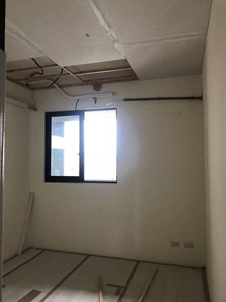 惠宇澄品住宅設計 木作天花板待包樑施工.jpg