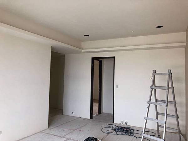 惠宇澄品住宅設計 主臥室空間天花板水電燈具挖孔施工紀錄.jpg