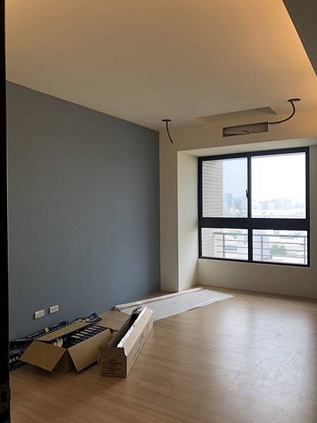 惠宇澄品住宅設計 男孩房空間床頭油漆跳色施工完成.jpg