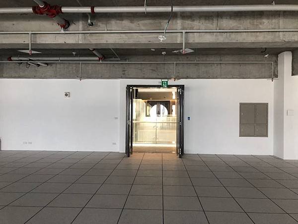 台中軟體園區辦公室設計 大門玄關處丈量紀錄.jpg