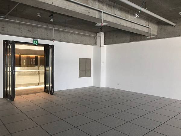 台中軟體園區辦公室設計 大門玄關處丈量紀錄 (2).jpg