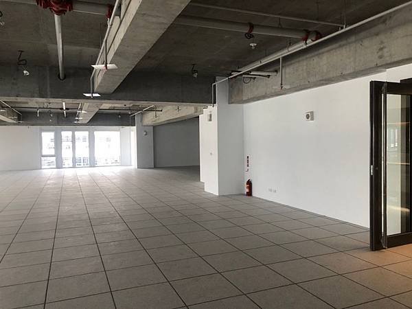 台中軟體園區辦公室設計 室內辦公空間丈量紀錄.jpg