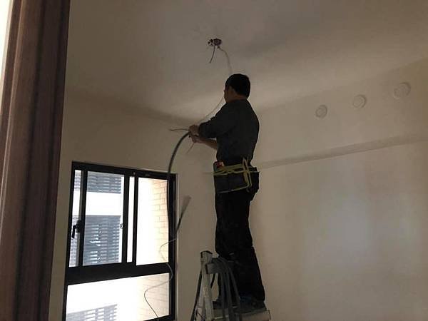 登陽穗悅住宅設計 次臥室二空間天花板燈具線路配線施工.jpg