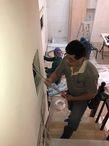昌臨皇家舊屋改造 水電配線施工中.jpg