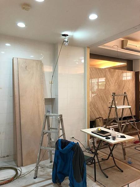 昌臨皇家舊屋改造 客廳天花板水電配線施工.jpg