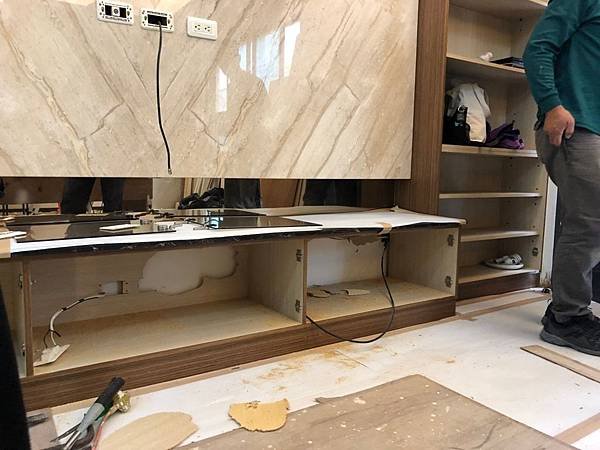 昌臨皇家舊屋改造 客廳電視牆原有線路源頭尋找 (2).jpg